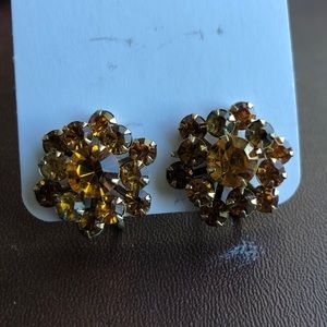Clip earrings